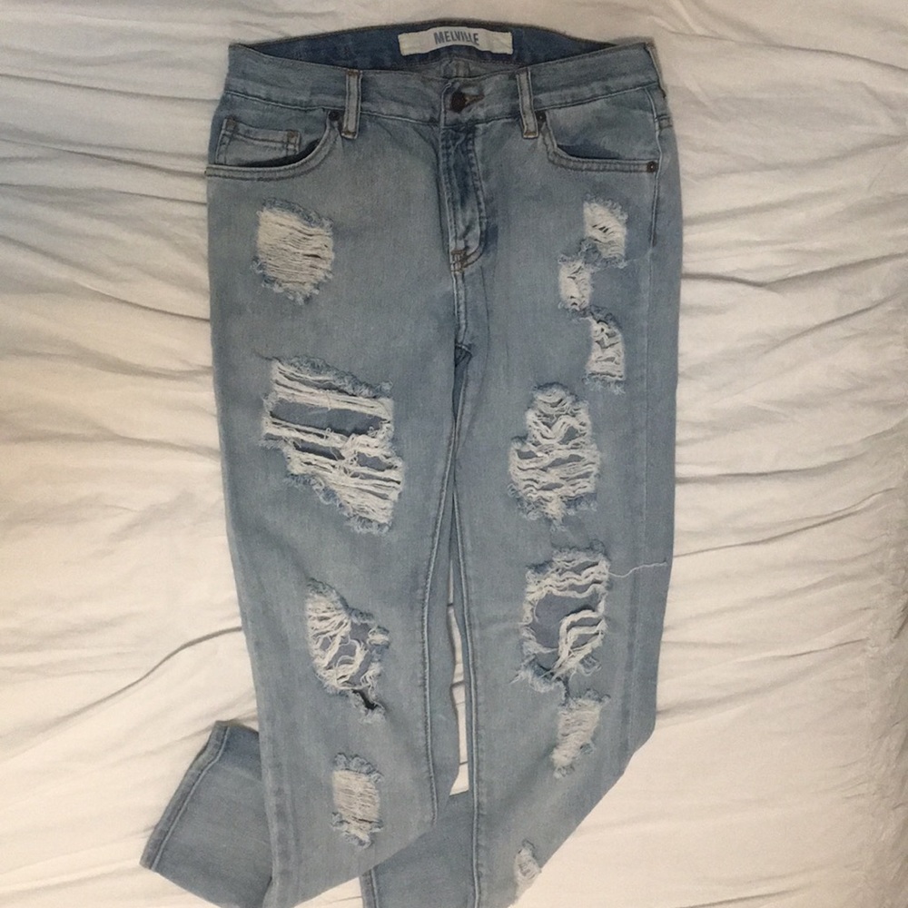 ❌SOLD❌Brandy Melville Boyfriend Ripped Jeans